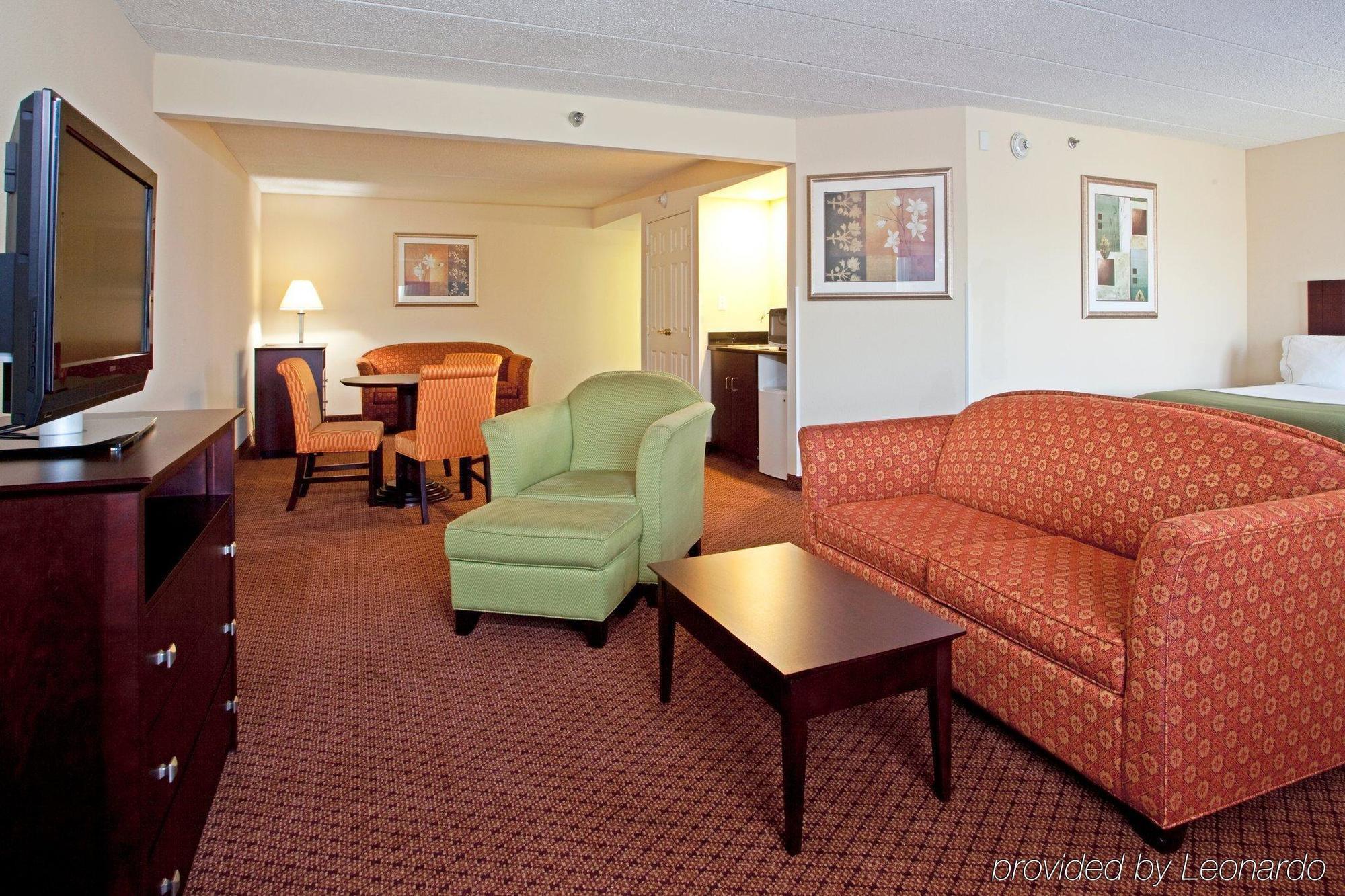סנדסטון Holiday Inn Express Richmond Airport, An Ihg Hotel חדר תמונה